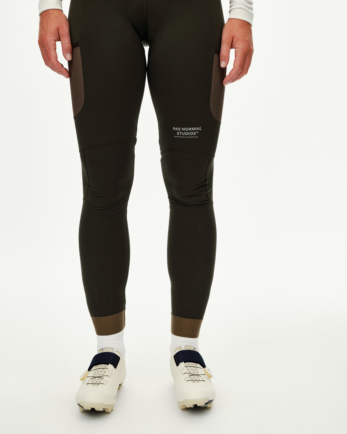 Culotte Largo Mujer PNS Escapism Cargo en Dark Olive, detalle del tejido #Color_Dark Olive