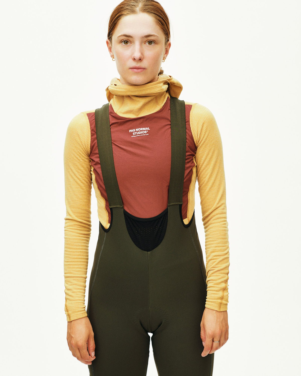 Culotte Largo Mujer PNS Mechanism Deep Winter en Dark Olive, sobre modelo de frente #Color_Dark Olive
