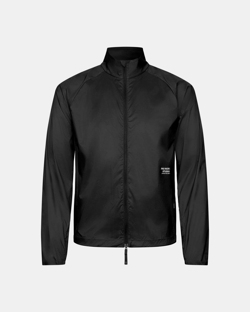 Chaqueta Pas Normal Studios Balance Windproof en Negro, vista frontal #Color_Negro