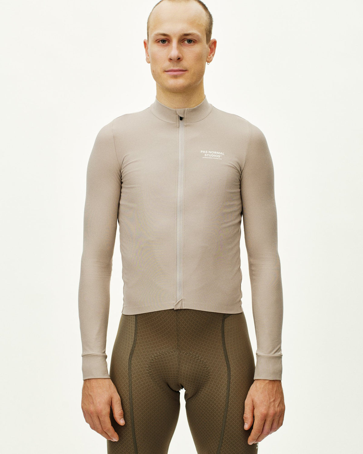 Maillot Largo Pas Normal Studios Mechanism en Haze, sobre ciclista #Color_Haze