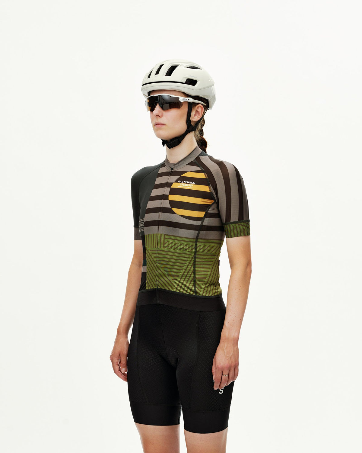 Maillot Corto Mujer Pas Normal Studios Mechanism en AOP International Earth, foto de modelo frontal #Color_AOP International Earth