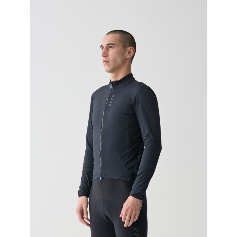 Chaqueta MAAP Flow Jacket Jet Black, producto frontal #Color_Jet Black
