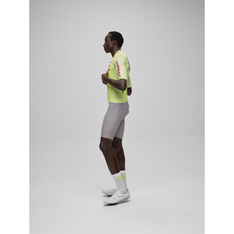 Maillot Corto Maap Pulse Pro Air Jersey 3.0 en Zest, modelo, vista lateral #Color_Zest
