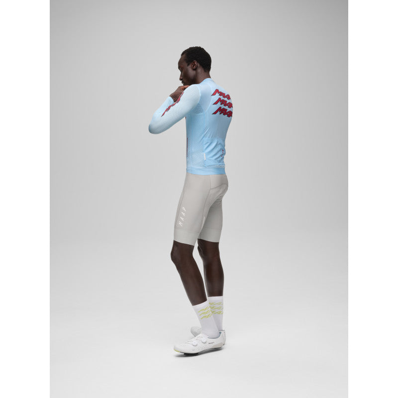 Maillot Largo Maap Pulse Pro Air LS Jersey 3.0 en Cerulean, modelo, vista trasera o lateral #Color_Cerulean