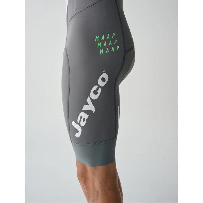 Culotte Corto Maap Jayco Alula GreenEDGE Team Bib Evo en Shadow/White, modelo, vista trasera o lateral #Color_Shadow/White