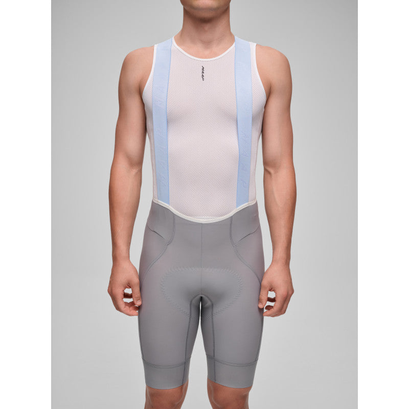 Culotte Corto Maap Strata Team Bib Evo Cargo en Titanium, modelo, vista frontal #Color_Titanium
