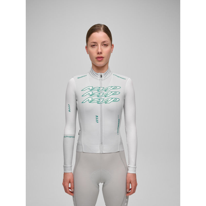 Maillot Largo Mujer Maap Pulse Thermal LS Jersey en Flint, modelo, vista frontal #Color_Flint