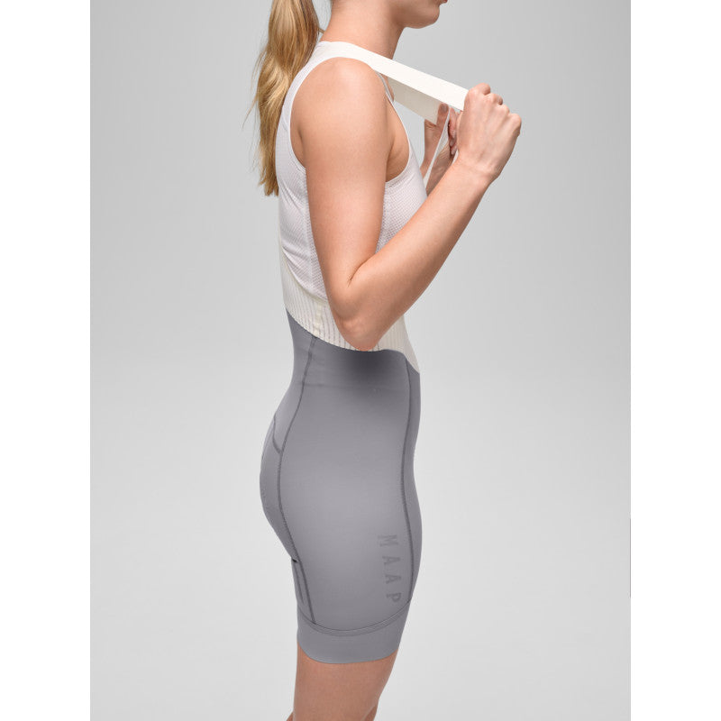 Culotte Corto Mujer Maap Short Team Bib Evo en Titanium, detalle lateral #Color_Titanium