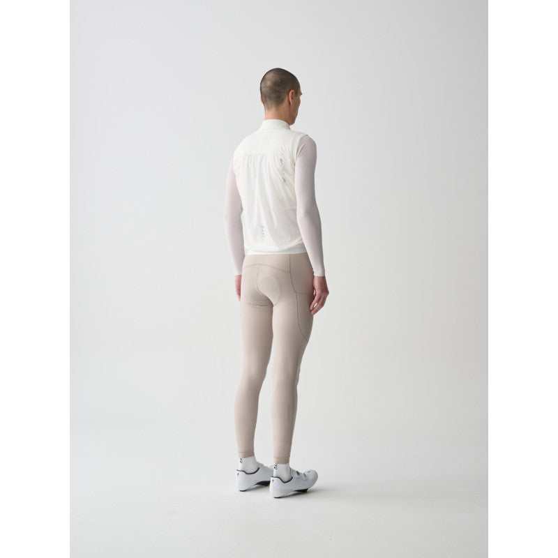 Chaleco Maap Flow Vest en Blanco Óptico, modelo, vista trasera #Color_Blanco Óptico