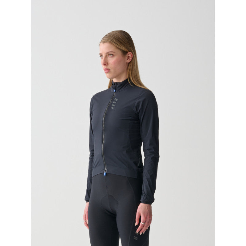 Chaqueta Mujer Maap Flow Jacket en Negro Azabache, modelo, vista frontal #Color_Negro