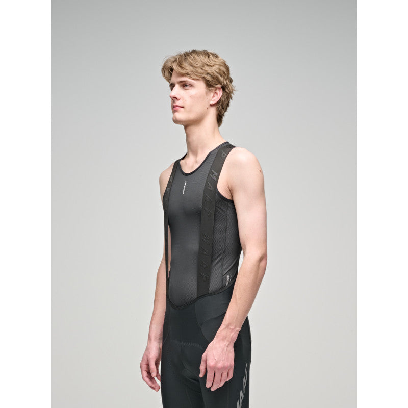 Camiseta Interior Maap Team Mesh Base Layer en Negro, modelo, vista frontal #Color_Negro