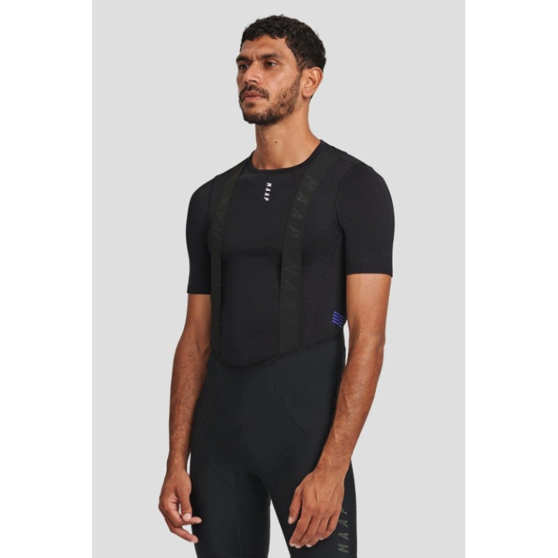 Camiseta Interior Maap Thermal Base Layer Tee en Negro, modelo, vista frontal #Color_Negro