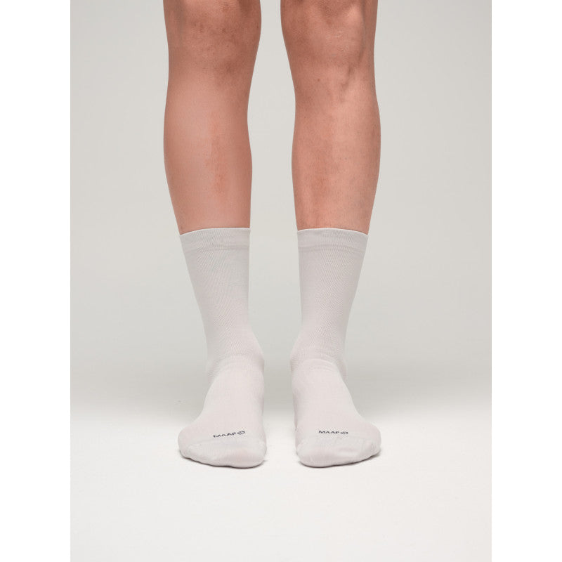 Calcetines Maap Team Sock en Antartica, modelo, vista frontal #Color_Antartica