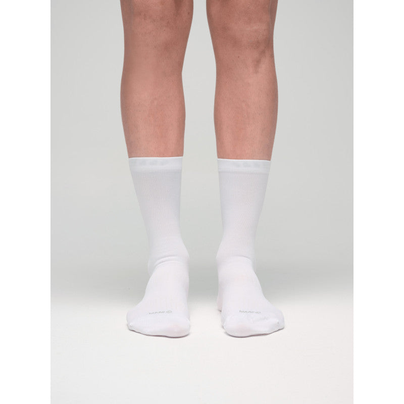 Calcetines Maap Team Sock - Long en Blanco, modelo, vista frontal #Color_Blanco