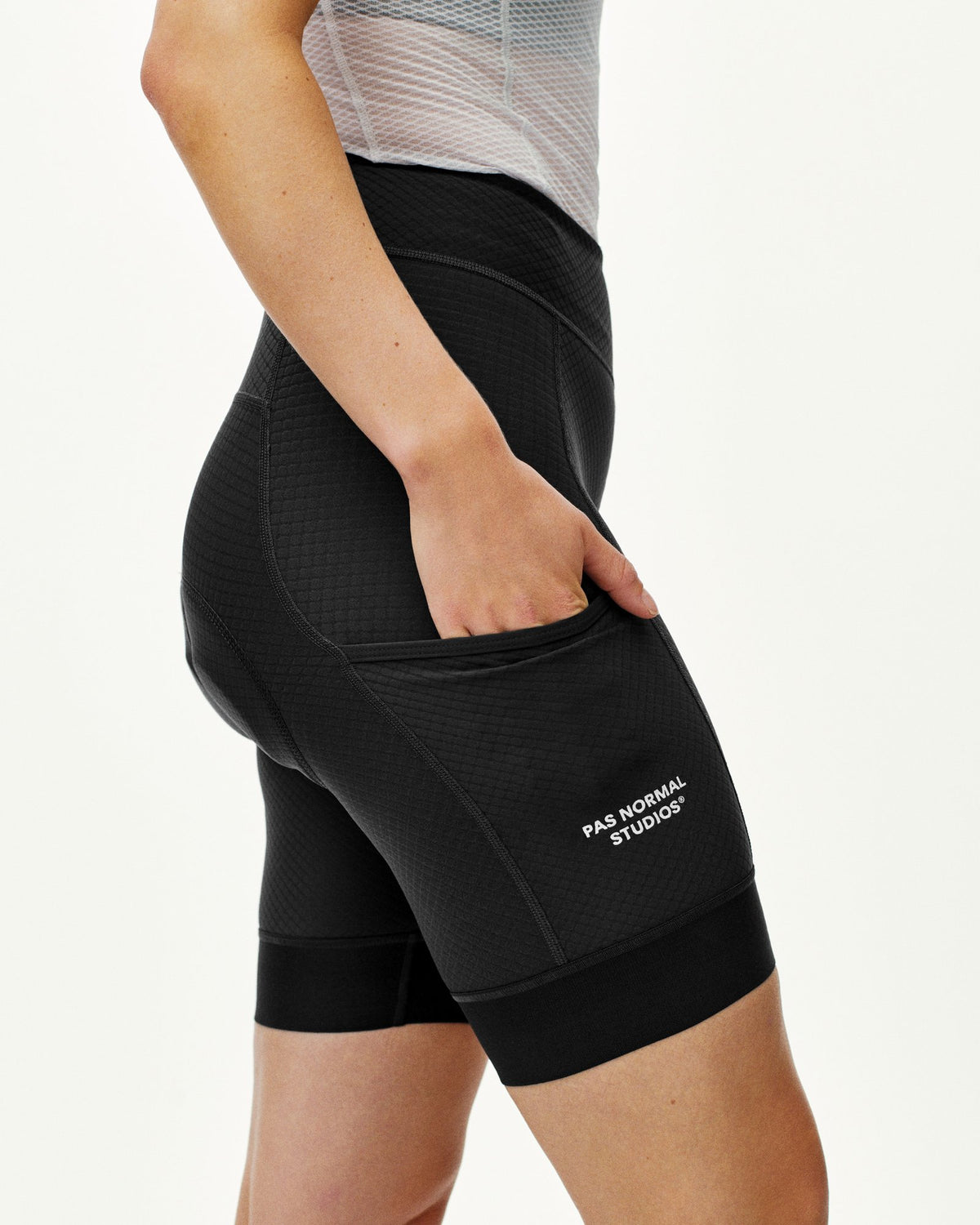 Mallas Cortas Mujer PNS Essential en Black, detalle #Color_Black