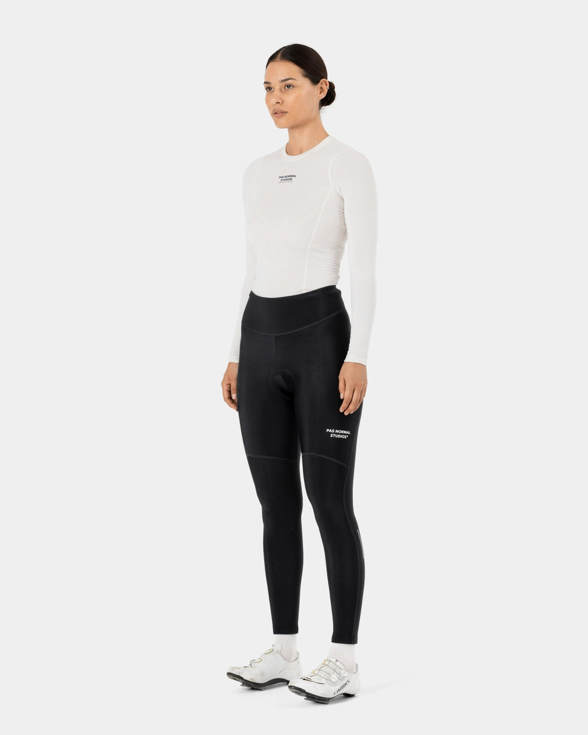 Mallas Largas Mujer PNS Essential Thermal en Black, sobre modelo de frente #Color_Black