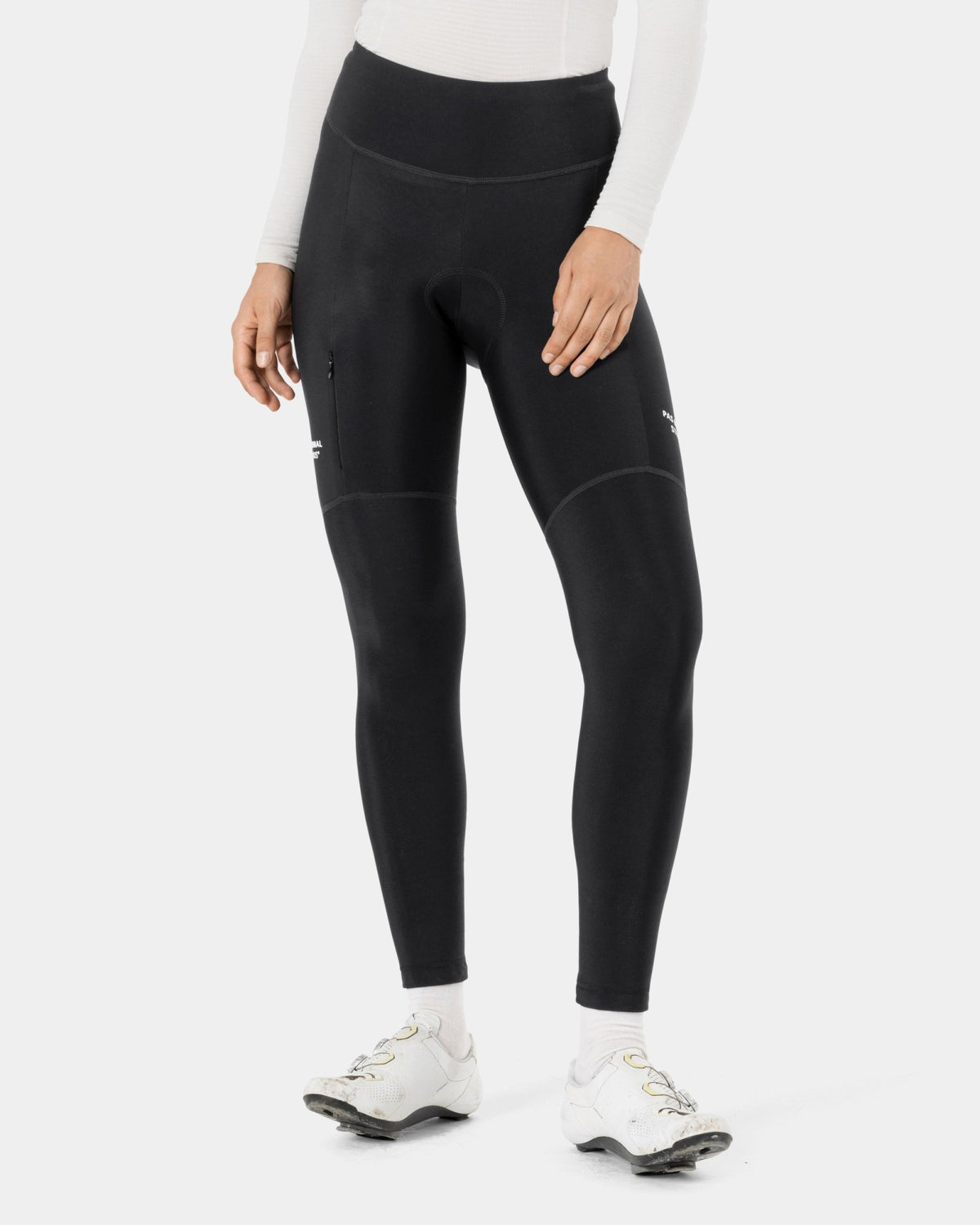Mallas Largas Mujer PNS Essential Thermal en Black, detalle de la pernera #Color_Black