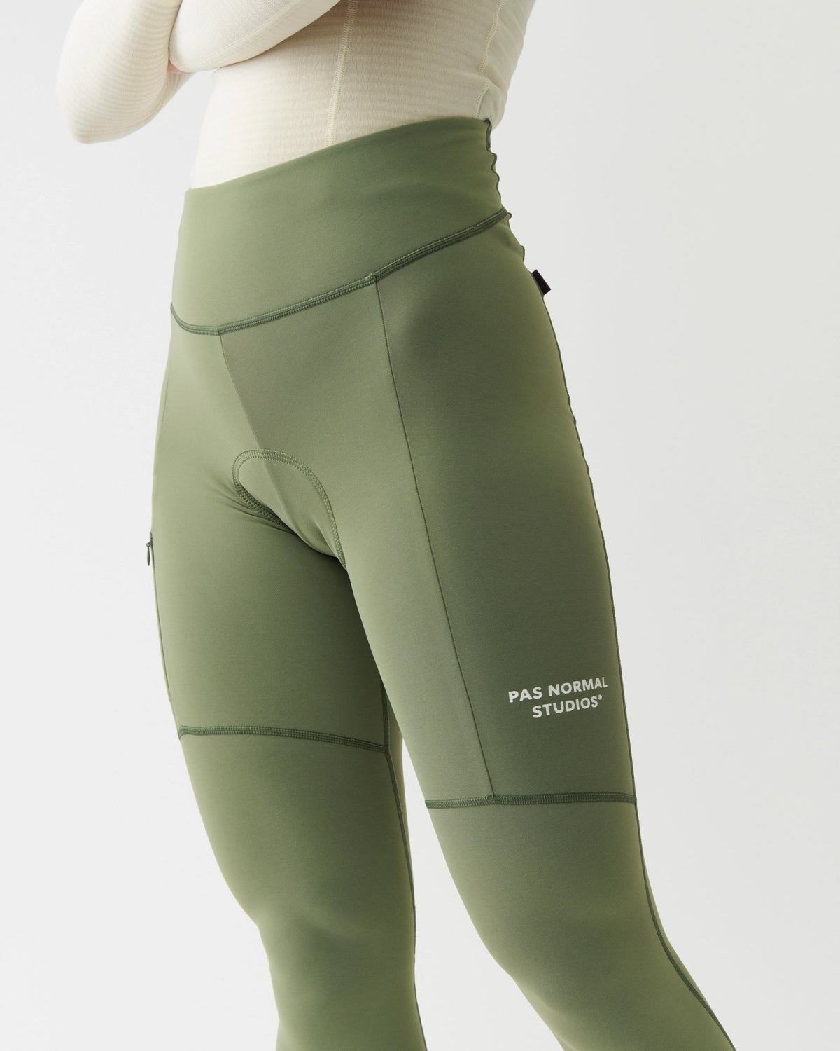 Mallas Largas Mujer PNS Essential Thermal en Dark Celeste, detalle de la pernera #Color_Dark Celeste