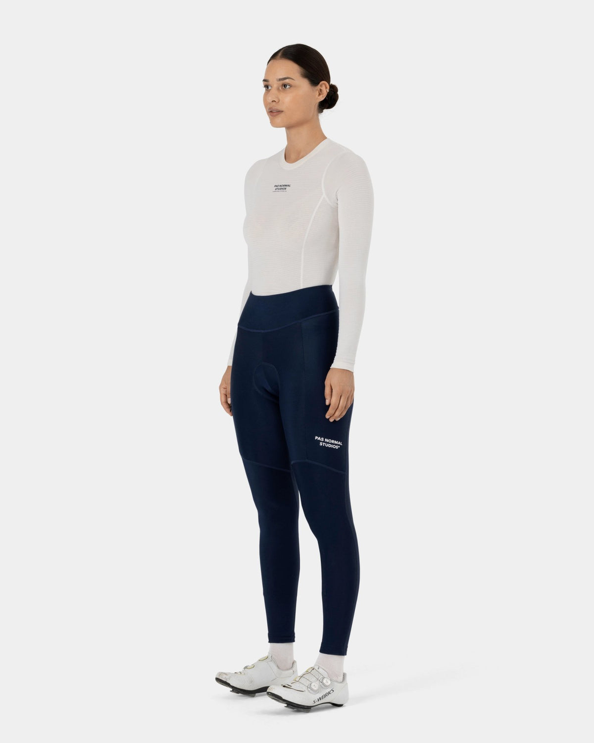 Mallas Largas Mujer PNS Essential Thermal en Navy, sobre modelo de frente #Color_Navy