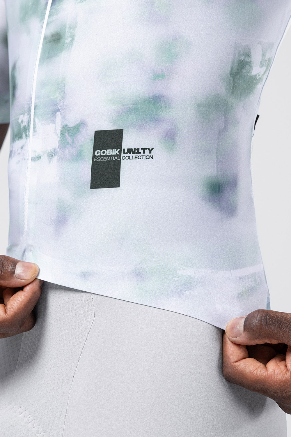 Maillot Gobik Attitude 2.0 en Moss, vista trasera sobre modelo #Color_Moss