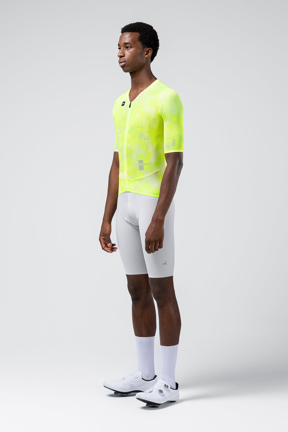 Maillot Gobik Carrera 3.0 en Nuclear, vista frontal sobre modelo #Color_Nuclear