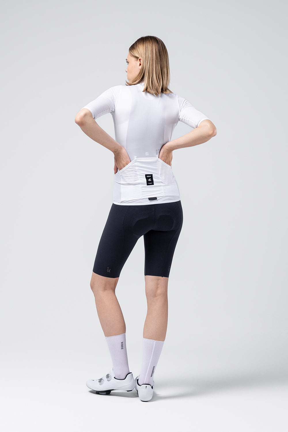 Maillot Gobik Carrera 3.0 en White, vista trasera, llevado por la modelo #Color_White