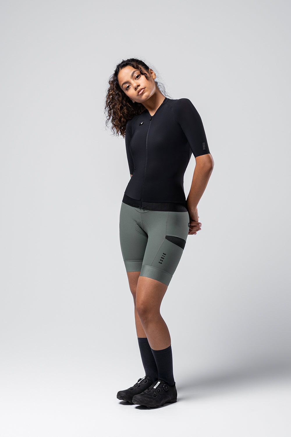 Maillot Gobik CX Solid en Jasper, vista frontal, llevado por la modelo #Color_Jasper